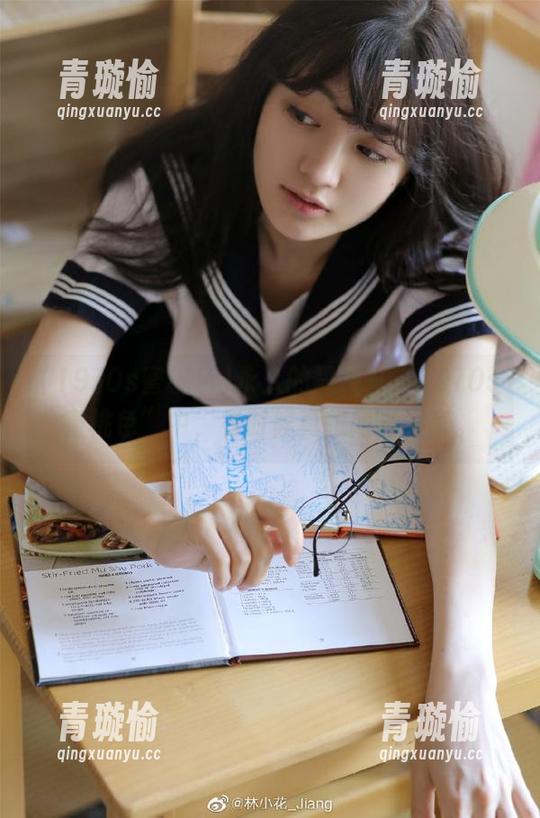 1970s蜜桃色 永久的黑料在“1970s蜜桃色”中,有时候真想闭嘴不言。