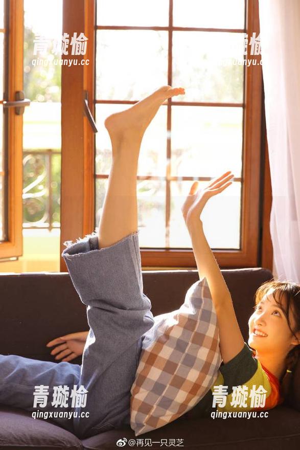 路过51黑料网，忍不住分享这一幕：瓜真是越吃越带劲！