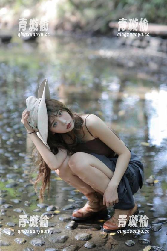 无意间点开“hl02.co”，一趟超现实的线路，心里忍不住嘀咕：这是在干啥呢？