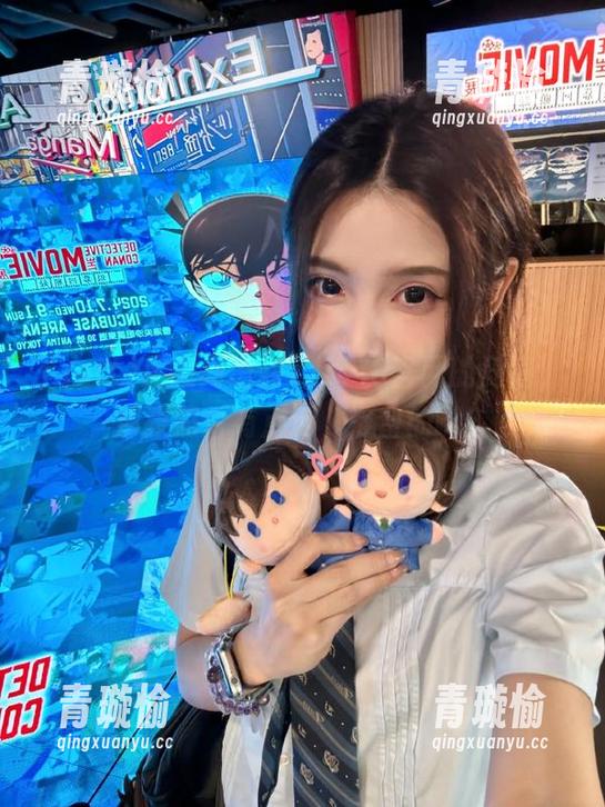 无意间滑到zztt46官网的角落，那张照片有点迷，谁留的啊？