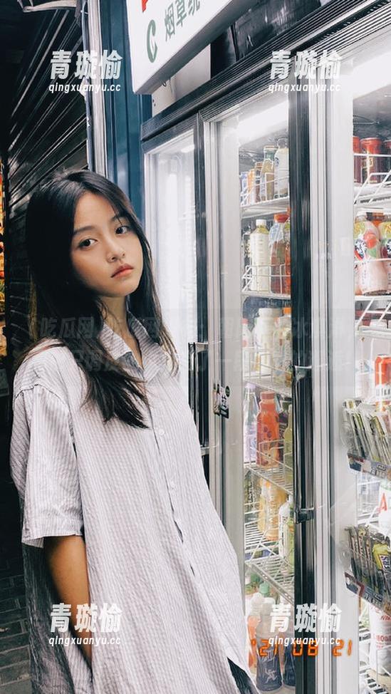 吃瓜网发布：朝阳下的冰淇淋，和那只调皮的小鸟有了一段尴尬的邂逅！