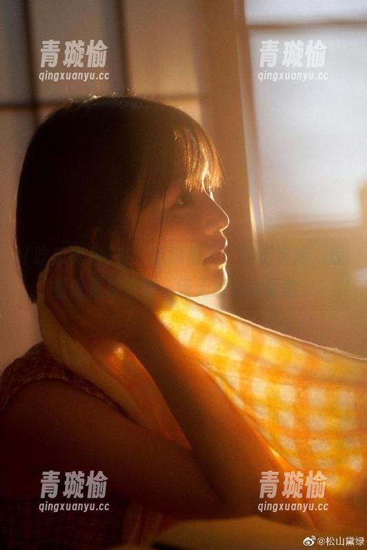 吃瓜黑料 在“吃瓜黑料”网页沉迷,观看像是在进行一场无意识的冒险。