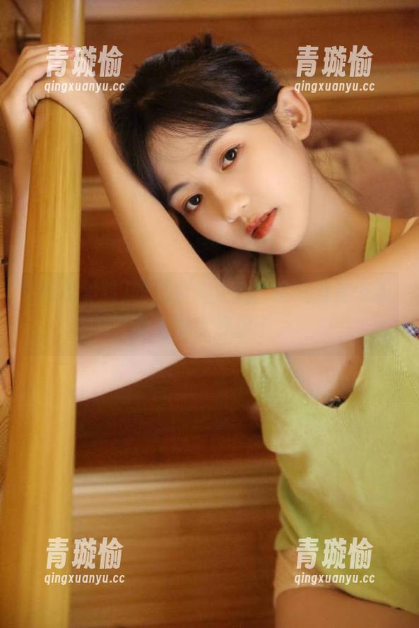 吃瓜黑料更新，在线直播吃瓜，手上零食都掉了，囧