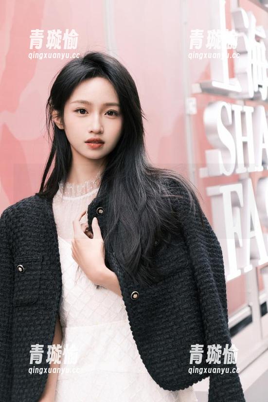 黑料不打烊 别眨眼,登录万里长征黑料不打烊后的首页,每个瓜都像是个小烟花,噼里啪啦!