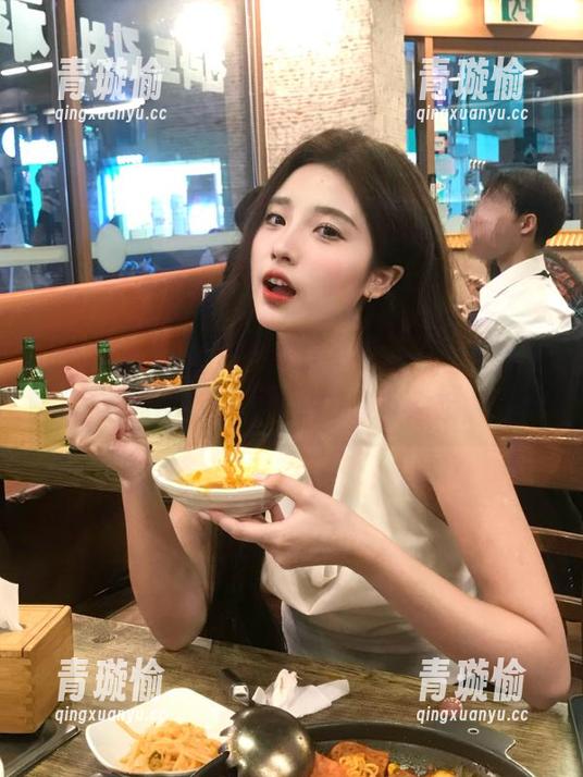 黑料网站 登录就能看,美女们的各种风姿都在“黑料网站”等着你哦。